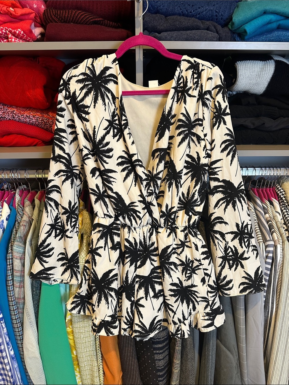 Surf Gypsy black/white palm tree print long sleeve elastic waist lined romper M